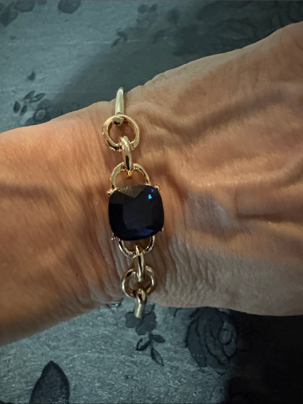 VINTAGE GOLD-TONE FAUX SAPPHIRE HINGED 7.3" BRACELET